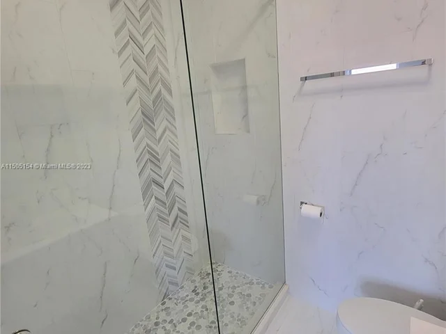 2438 Poinciana Ct, Weston FL 33327