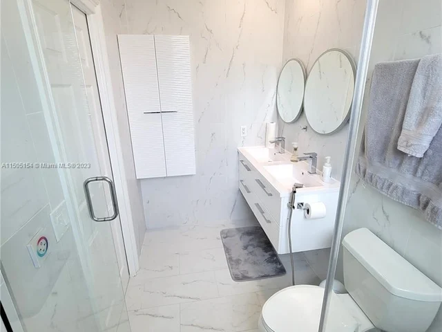 2438 Poinciana Ct, Weston FL 33327