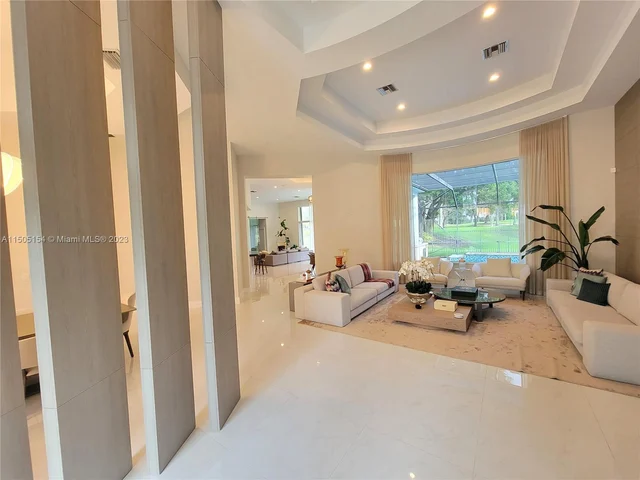 2438 Poinciana Ct, Weston FL 33327