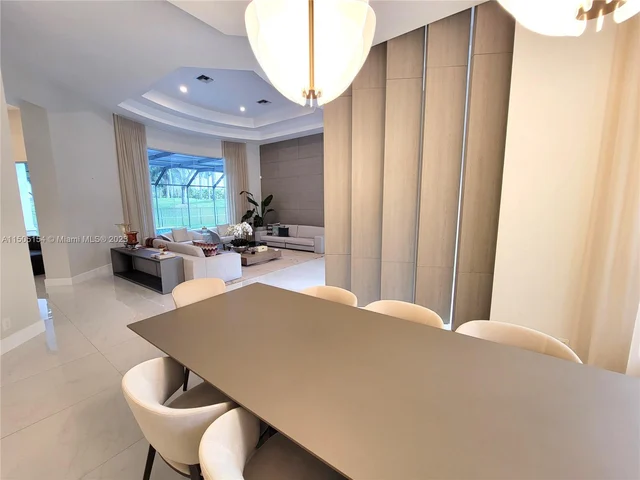 2438 Poinciana Ct, Weston FL 33327