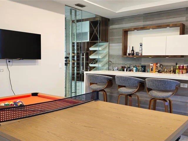 2438 Poinciana Ct, Weston FL 33327