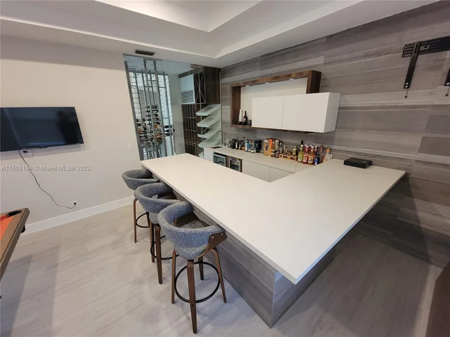 2438 Poinciana Ct, Weston FL 33327