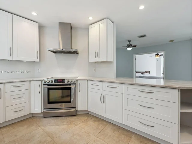 11741 NW 23rd St, Plantation FL 33323