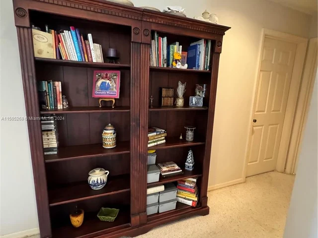 19232 NW 88th Pl, Hialeah FL 33018