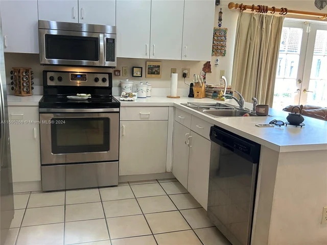 19232 NW 88th Pl, Hialeah FL 33018