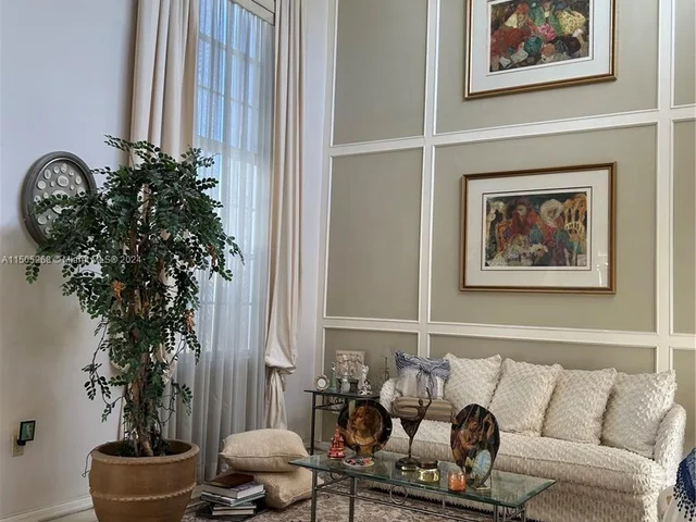 19232 NW 88th Pl, Hialeah FL 33018