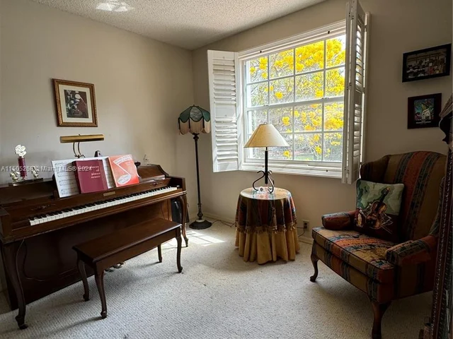 19232 NW 88th Pl, Hialeah FL 33018