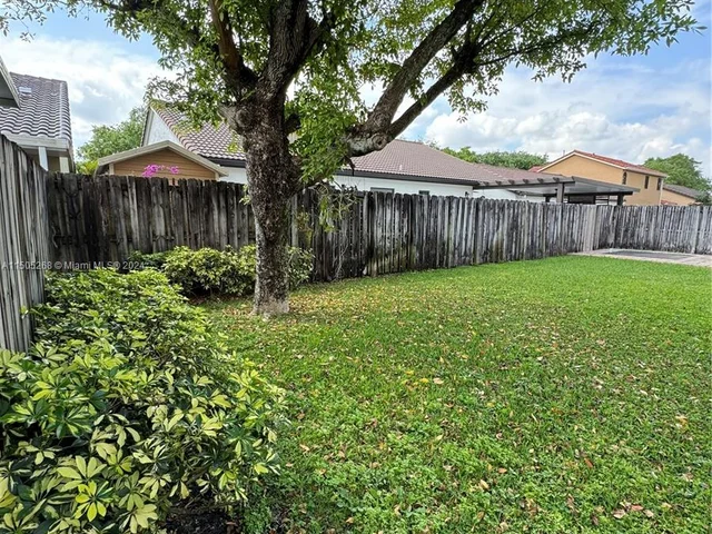 19232 NW 88th Pl, Hialeah FL 33018