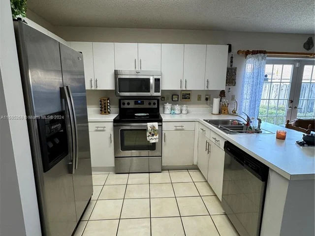 19232 NW 88th Pl, Hialeah FL 33018