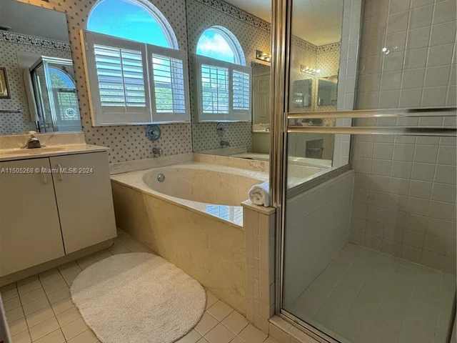 19232 NW 88th Pl, Hialeah FL 33018