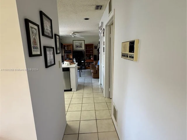 19232 NW 88th Pl, Hialeah FL 33018