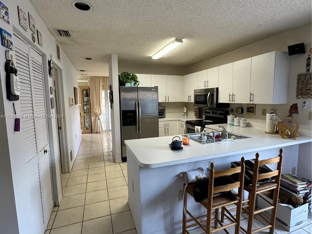 19232 NW 88th Pl, Hialeah FL 33018