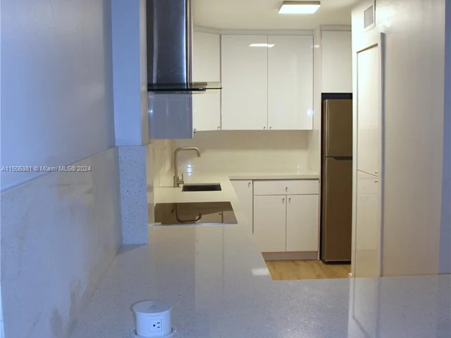 5050 NW 7th St, Miami FL 33126