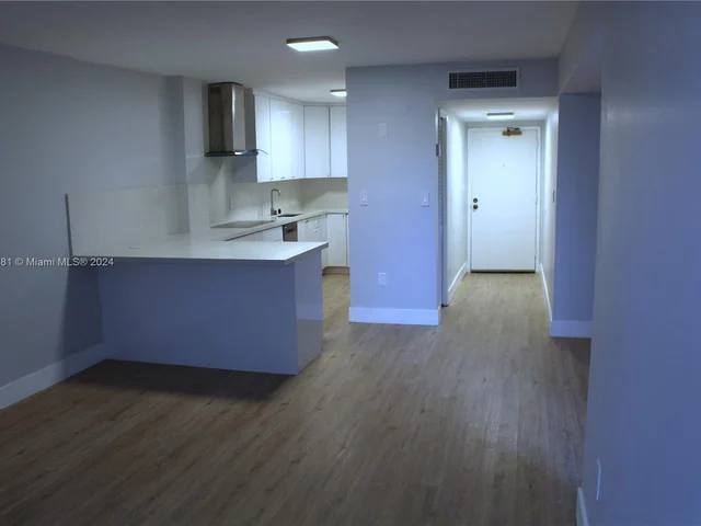 5050 NW 7th St, Miami FL 33126