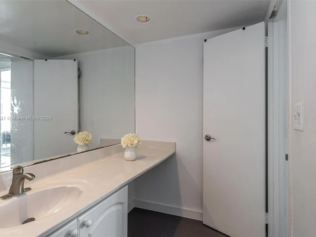 4001 S Ocean Dr # 8F, Hollywood FL 33019