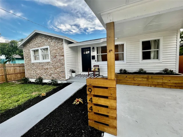 944 Market St, West Palm Beach FL 33401