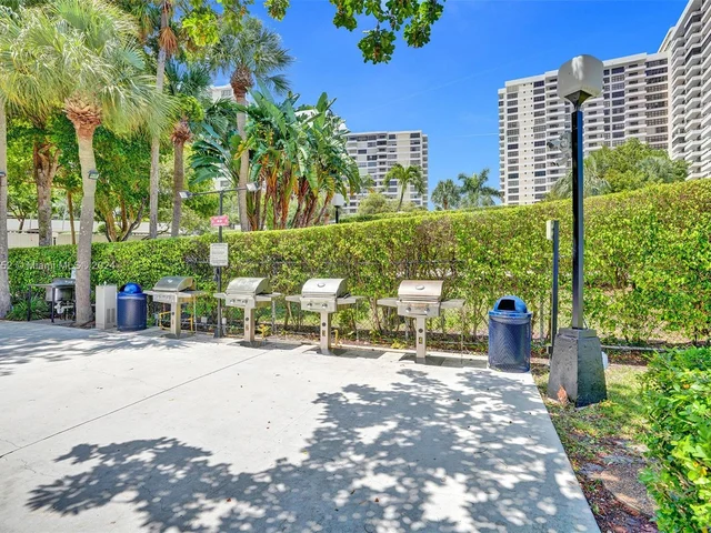 2500 Parkview Dr # 2307, Hallandale Beach FL 33009