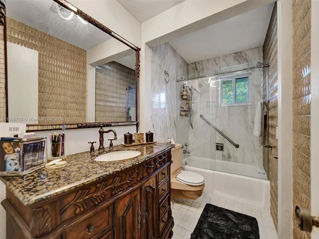 2060 NE 55th St, Fort Lauderdale FL 33308