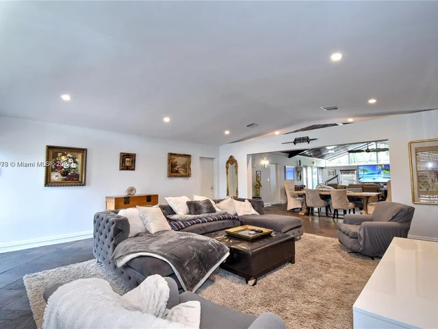 2060 NE 55th St, Fort Lauderdale FL 33308