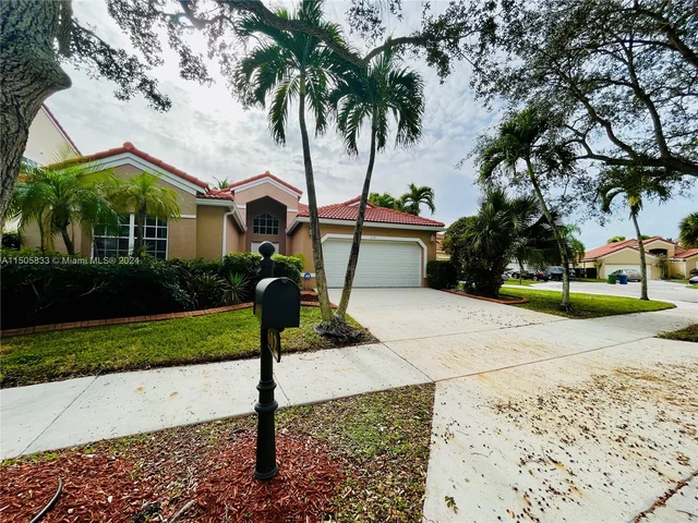 612 Cambridge Ter, Weston FL 33326
