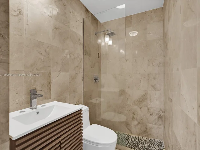 2421 Lake Pancoast Dr # 6A, Miami Beach FL 33140