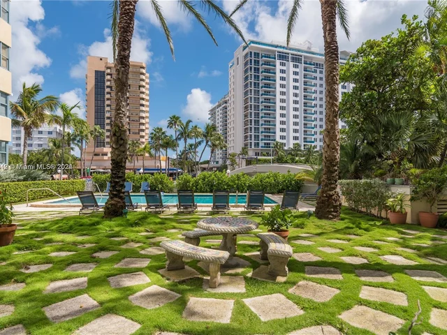 2421 Lake Pancoast Dr # 6A, Miami Beach FL 33140