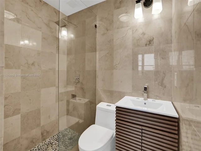 2421 Lake Pancoast Dr # 6A, Miami Beach FL 33140