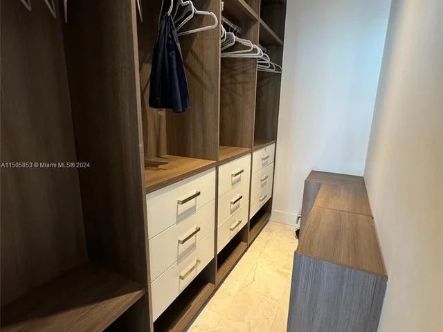 41 SE 5th St # 1701, Miami FL 33131