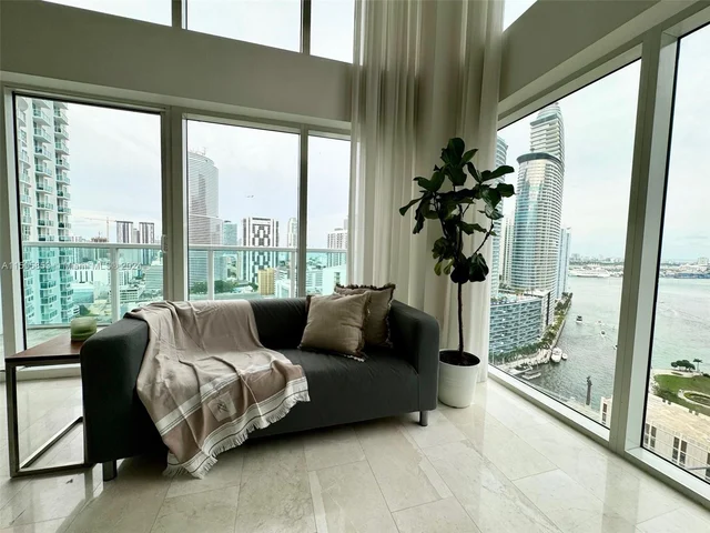 41 SE 5th St # 1701, Miami FL 33131