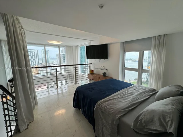 41 SE 5th St # 1701, Miami FL 33131