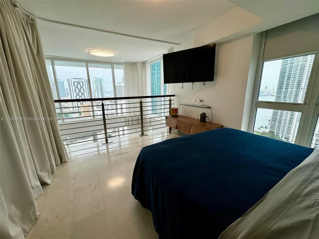 41 SE 5th St # 1701, Miami FL 33131