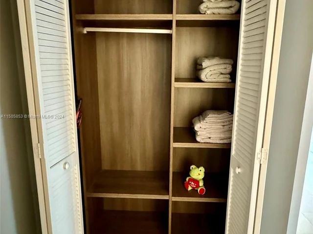 41 SE 5th St # 1701, Miami FL 33131