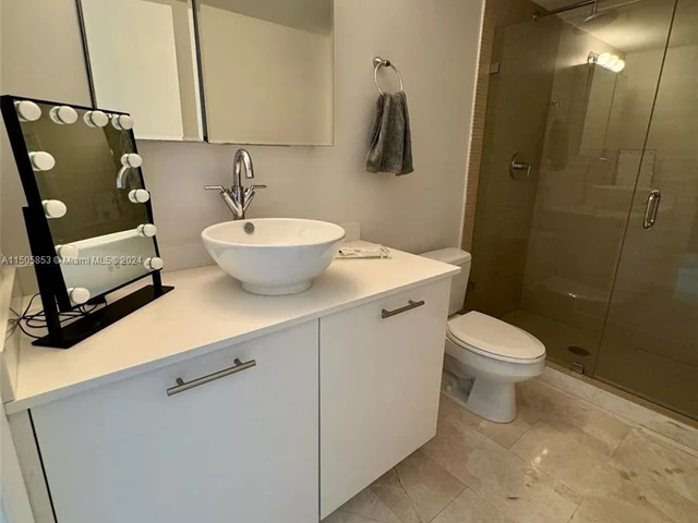 41 SE 5th St # 1701, Miami FL 33131