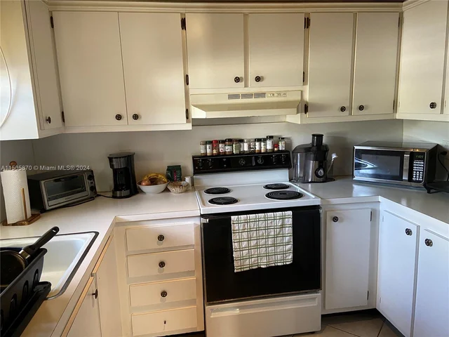 301 N Pine Island Rd # 117, Plantation FL 33324