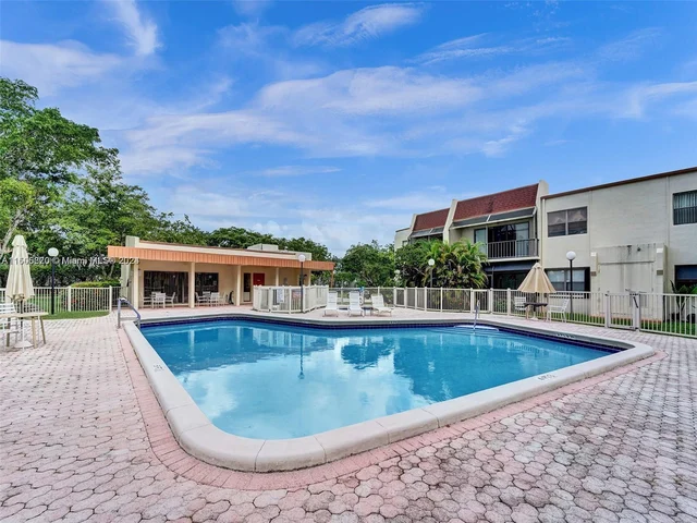 301 N Pine Island Rd # 117, Plantation FL 33324