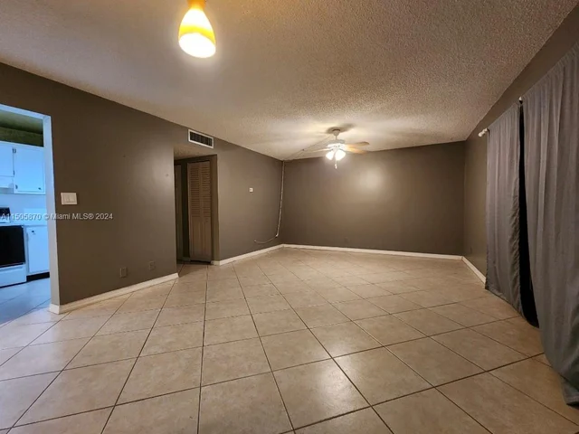 301 N Pine Island Rd # 117, Plantation FL 33324