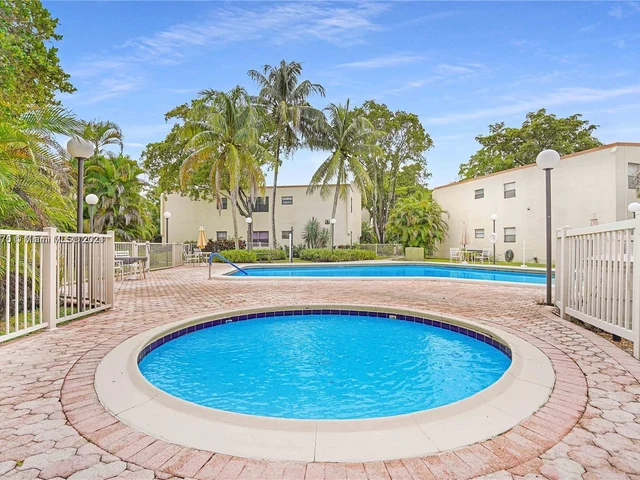 301 N Pine Island Rd # 117, Plantation FL 33324