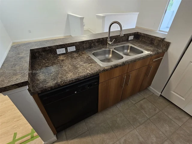 5960 W Sample Rd # 302, Coral Springs FL 33067