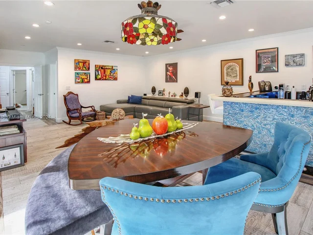 19901 NE 21st Ave, Miami FL 33179