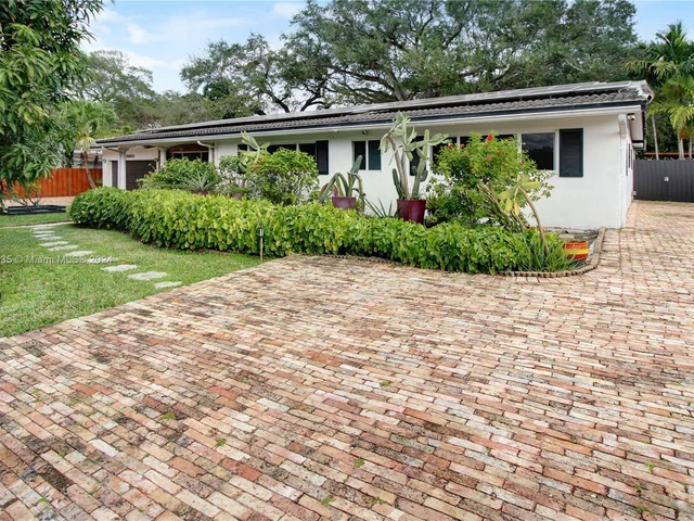 19901 NE 21st Ave, Miami FL 33179