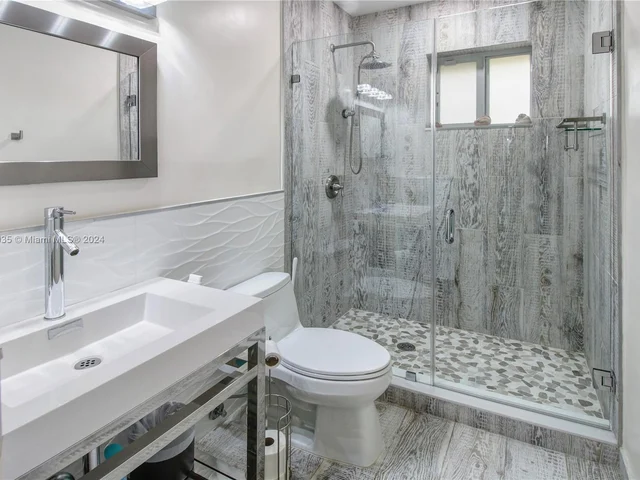 19901 NE 21st Ave, Miami FL 33179