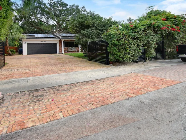 19901 NE 21st Ave, Miami FL 33179