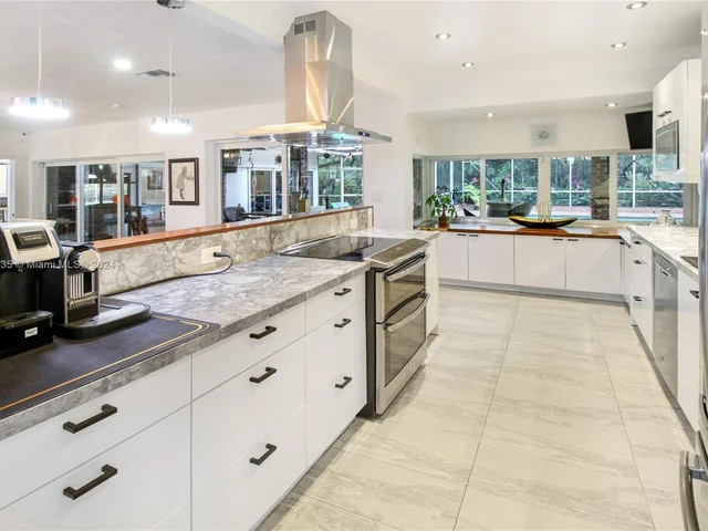 19901 NE 21st Ave, Miami FL 33179