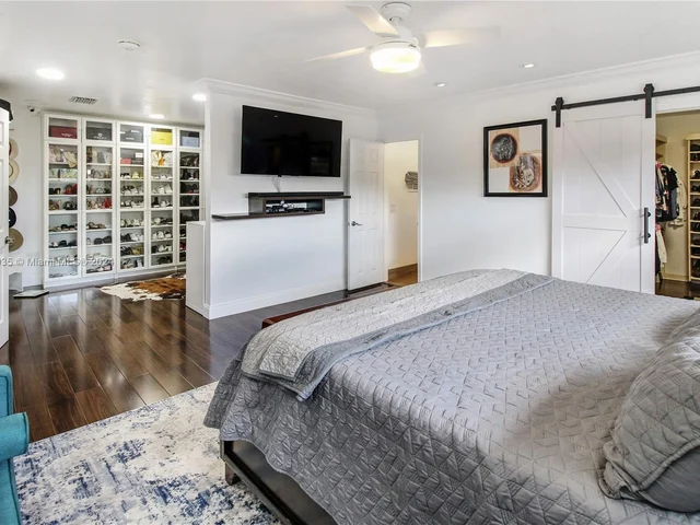 19901 NE 21st Ave, Miami FL 33179