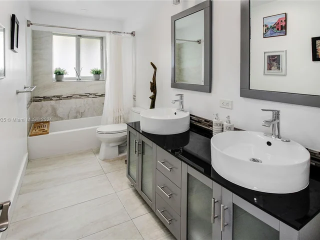 19901 NE 21st Ave, Miami FL 33179