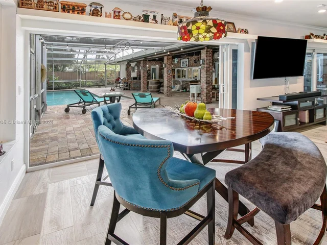 19901 NE 21st Ave, Miami FL 33179