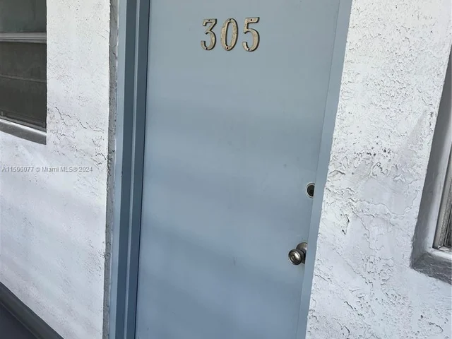 221 Meridian Ave # 305, Miami Beach FL 33139