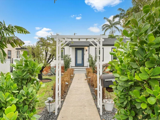 515 Lafayette Dr, Miami Springs FL 33166