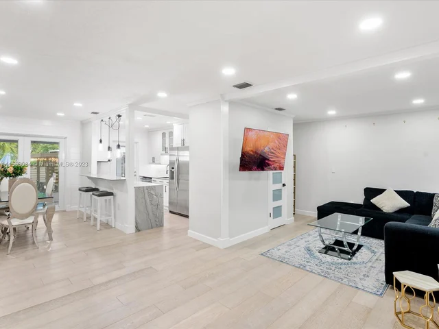 515 Lafayette Dr, Miami Springs FL 33166