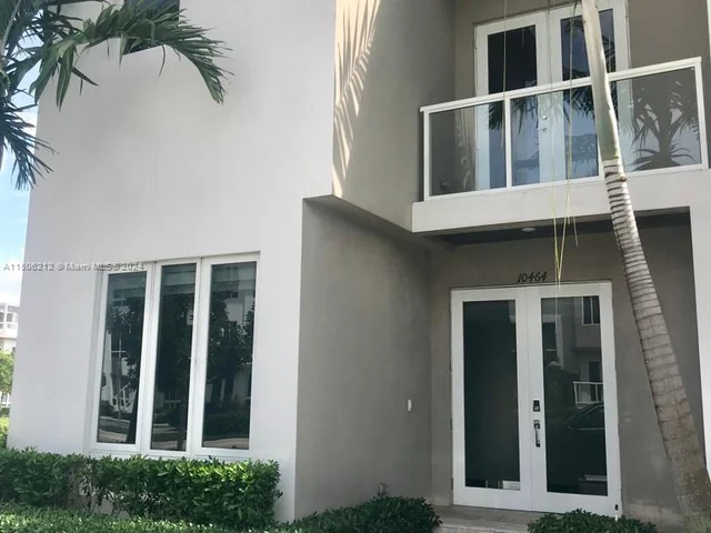 10464 NW 66th St, Doral FL 33178
